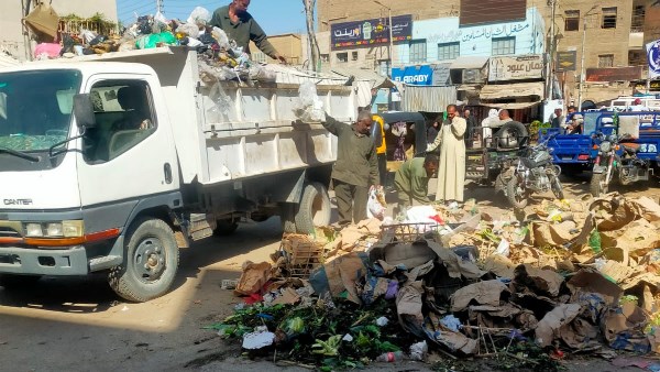 رفع 1020 طن مخلفات خلال أسبوع بحملات نظافة مكثفة في إسنا بالأقصر
