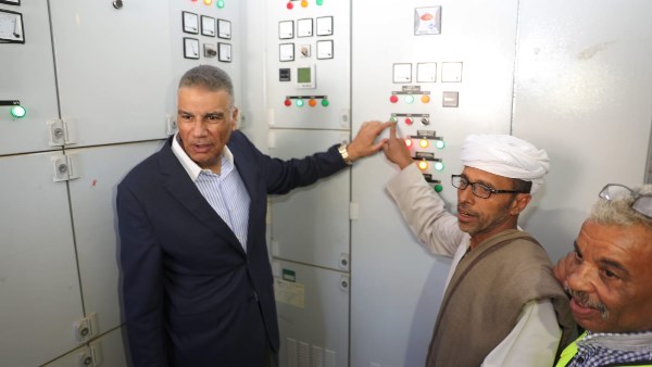 أسوان.. بدء للتشغيل التجريبى لمحطة رفع الصرف الصحى بالبحيرة.. شاهد أسوان.. بدء للتشغيل التجريبى لمحطة رفع الصرف الصحى بالبحيرة.. شاهد