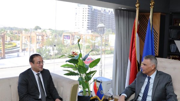 رئيس الأكاديمية العربية للنقل يهنئ محافظ أسوان بجوائز التميز الحكومي