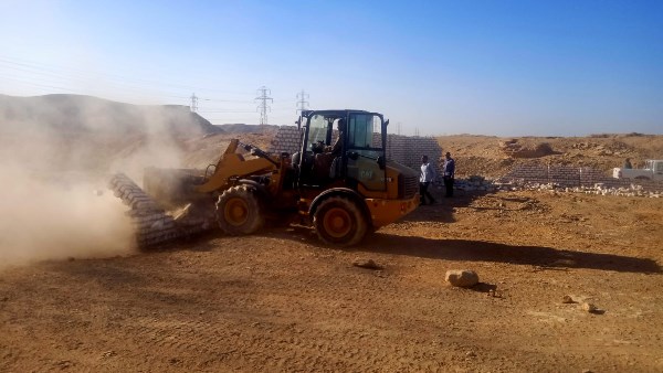 محافظ أسوان يتابع إزالة 453 تعديا على 230 ألف و457 م2 ضمن الموجة 28