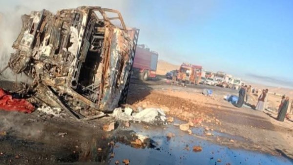 الصور الأولى لحادث تصادم سيارتين بطريق إدفو مرسى علم 