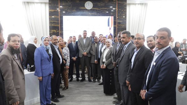 أخبار أسوان: المحافظ الجديد يتسلّم مهام منصبة.. ورسائل وفاء من المحافظ السابق.. واستئناف حركة الملاحة النيلية.. وخارطة طريق لمرحلة تنموية شاملة