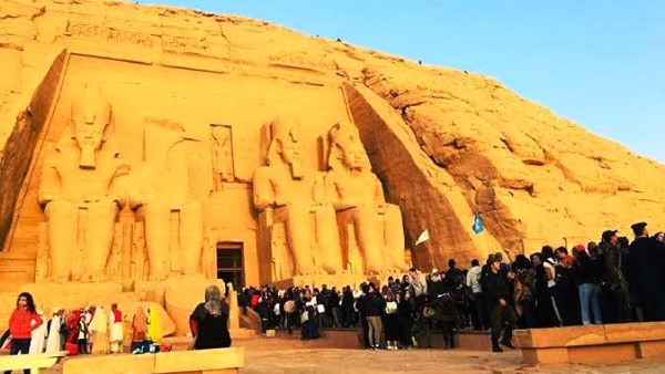 أخبار أسوان .. إنهاء ترتيبات مشاهدة ظاهرة تعامد الشمس.. وحظر الألعاب النارية .. وحملات بيطرية وإزالة للتعديات