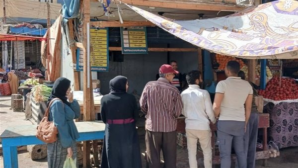 منافذ ثابتة ومتنقلة لبيع السلع الغذائية والخضراوات في الوادي الجديد منافذ ثابتة ومتنقلة لبيع السلع الغذائية والخضراوات في الوادي الجديد