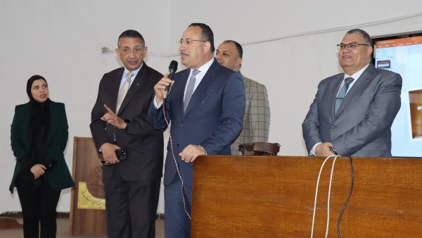 الدكتور قنصوة يتفقد انتظام الدراسة 