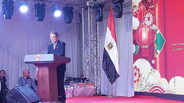 القنصل الصيني "يانج يي"