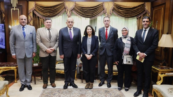 وفد فرنسي يزور ميناء الإسكندرية