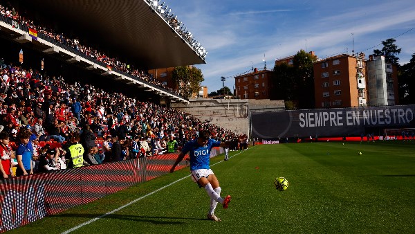 تأجيل مباراة رايو فاييكانو وريال أوفييدو بسبب سوء أرضية ملعب فاييكاس