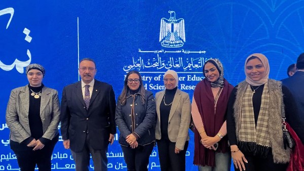 مسئولي جامعة مطروح خلال التكريم 