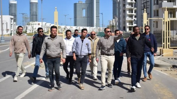 رئيس مدينة العلمينم الجديدة خلال الجولة 