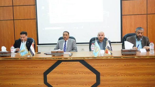 محافظ مطروح  خلال الاجتماع