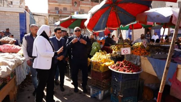 محافظ مطروح خلال تفقد سوق الخضروات