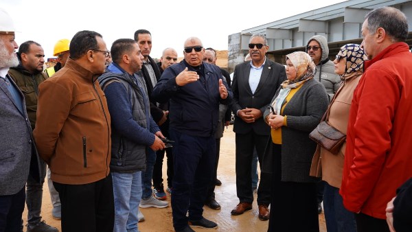 محافظ مطروح خلال  تفقد كوبري روميل