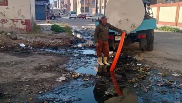 تفعيلاً لمنظومة الاستجابة للشكاوي و بالتنسيق مع القابضة للصرف الصحي مناخ بورسعيد يستجيب لشكاوى المواطنين 