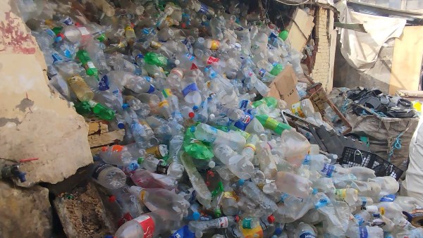 مداهمة لأكبر مخزن فرز قمامة بزهور بورسعيد 