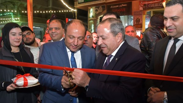 الفرخة بـ 55 والأرز بـ 20 والبيض بـ 105.. محافظ بورسعيد يفتتح معرض رمضان الخير