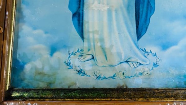 .نزول الزيت من أيقونة العذراء مريم بكنيسة أنبا بيشوي بورسعيد| شاهد 