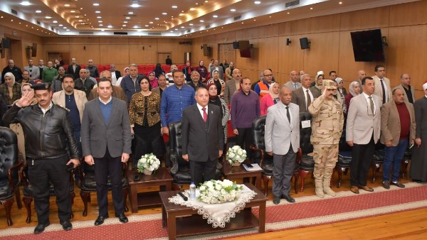 محافظ بورسعيد:لن ندخر جهدًا في سبيل تحقيق الاستقرار بالأسواق والحفاظ على حقوق المواطنين|شاهد