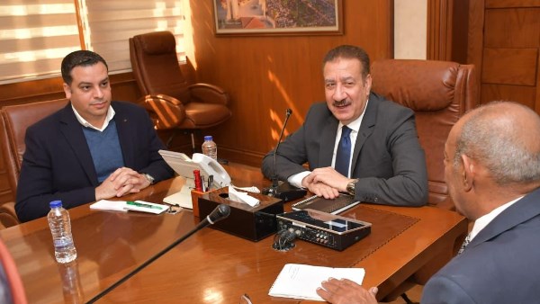 محافظ بورسعيد يشدد على أهمية الاستثمار في الموارد للارتقاء بمستوى الخدمات المقدمة للمواطن 