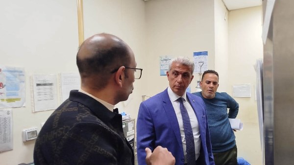 رئيس حي الزهور يتابع سير العمل لأقسام المستشفى و بنك الدم