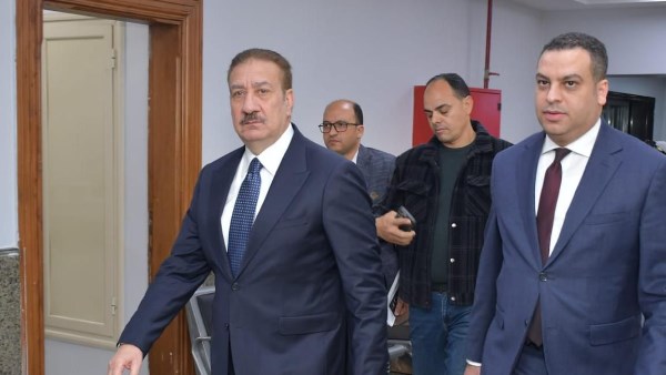 محافظ بورسعيد يتفقد جميع إدارات الديوان العام ويتابع سير العمل