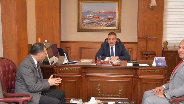 محافظ بورسعيد يستقبل رئيس الإدارة المركزية للمنطقة الحرة العامة ببورسعيد