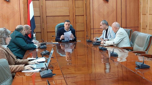 نائب محافظ بورسعيد يتابع أعمال تنفيذ ازالة المخلفات والتعديات بعدد من المناطق داخل حي العرب