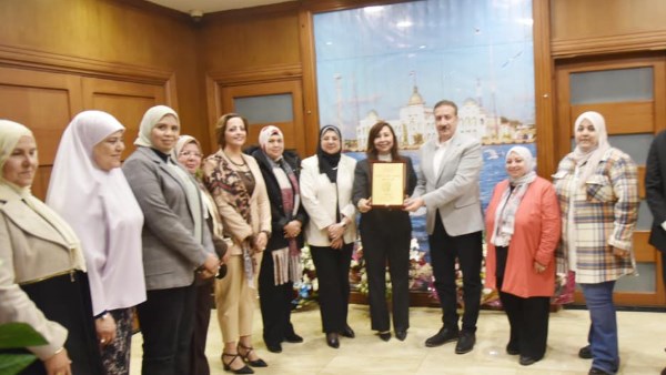 لتقديم التهنئة وبحث سبل التعاون المشترك محافظ بورسعيد يستقبل مجلسي المرأة و السكان 