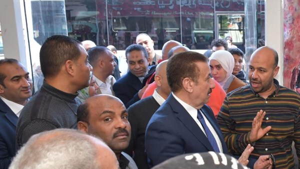 محافظ بورسعيد يتابع سير العمل بمنفذ بيع اللحوم مشروع تربية الماشية التابع للمحافظة