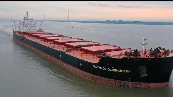 ميناء شرق بورسعيد يستقبل ثالث أكبر سفينة صب جاف منذ بدء نشاط تداول بضائع الصب 