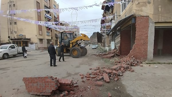 ازالة واجهة وحدة سكنية حولها صاحبها محلات 