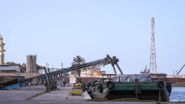 ميناء دمياط