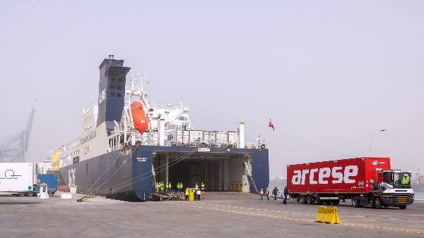 ميناء دمياط