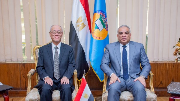 رئيس جامعة طنطا يستقبل السفير الياباني لبحث آفاق التعاون المشترك رئيس جامعة طنطا يستقبل السفير الياباني لبحث آفاق التعاون المشترك