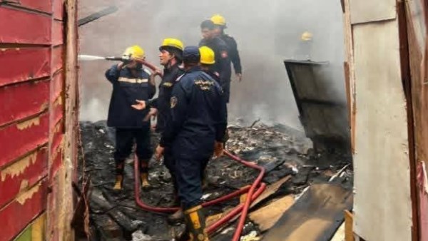 إخماد نيران حريق مخزن المحلة