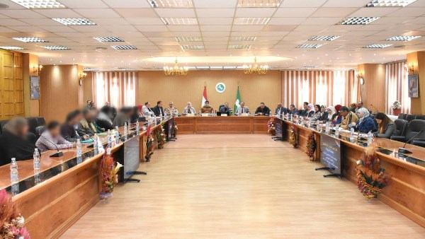 محافظ الشرقية يٌوجه بإنهاء إجراءات تكافل وكرامة وتوفير فرص عمل بالقطاع الخاص محافظ الشرقية يٌوجه بإنهاء إجراءات تكافل وكرامة وتوفير فرص عمل بالقطاع الخاص