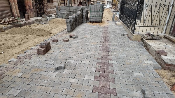 تنفيذ 70% من رصف تقسيم 4 بـ الإنترلوك في كفر الشيخ| صور