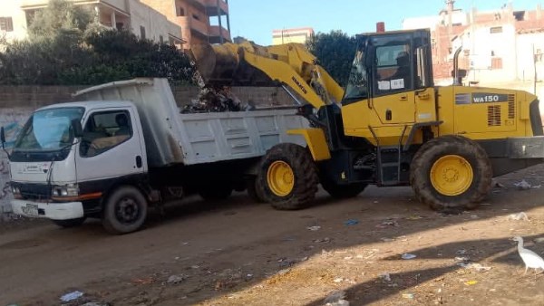 جانب من أعمال النظافة 