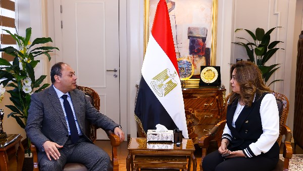 وزيرة التنمية المحلية والبيئة 