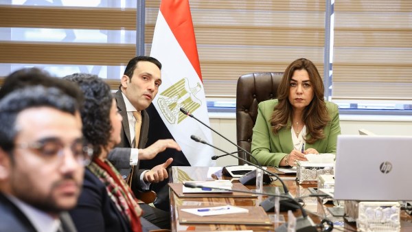 اجتماع وزيرة التنمية المحلية والبيئة 