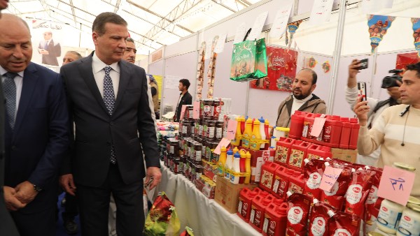 بأسعار مخفضة.. الزراعة تفتتح معرضا لبيع السلع في باب الشعرية