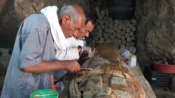 خبيئة من التوابيت الملونة