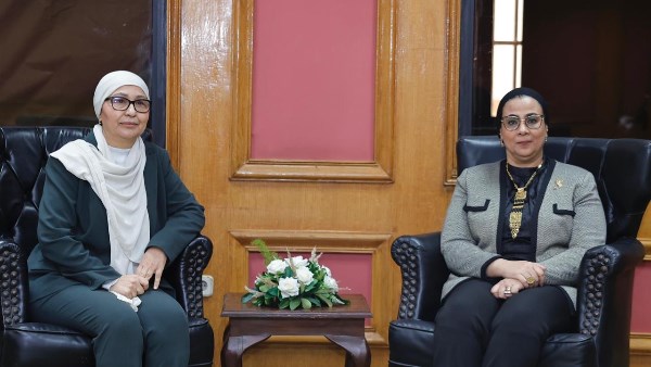 لقاء ثنائي بين المستشارة أمل عمار والوزيرة أسماء الجابري وزيرة الأسرة والمرأة والطفولة وكبار السنّ بتونس 