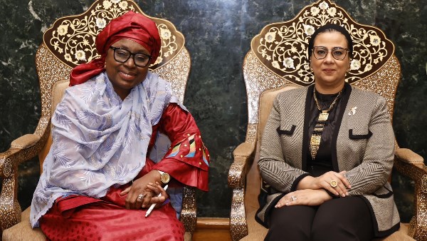 المستشارة أمل عمار تبحث مع وزيرة شؤون المرأة والطفل بجمهورية جامبيا تعزيز التعاون في قضايا تمكين المرأة