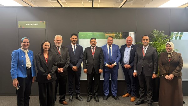 وفد وزارة البترول يلتقي بالمستثمرين في جناح التعدين المصري بمؤتمر اندابا