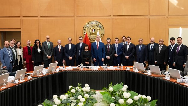 اجتماع وزير البترول مع المؤسسات المالية