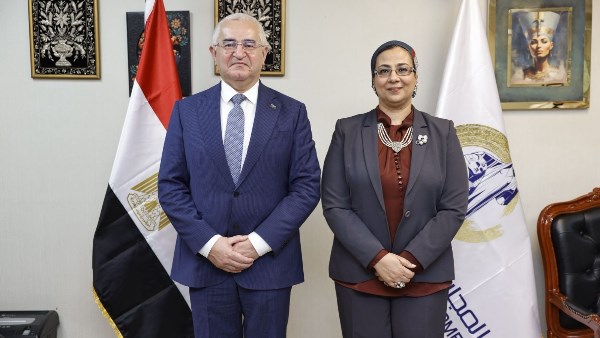 المجلس القومي للمرأة يبحث مع سفير أذربيجان بالقاهرة تعزيز التعاون في مجال تمكين المرأة
