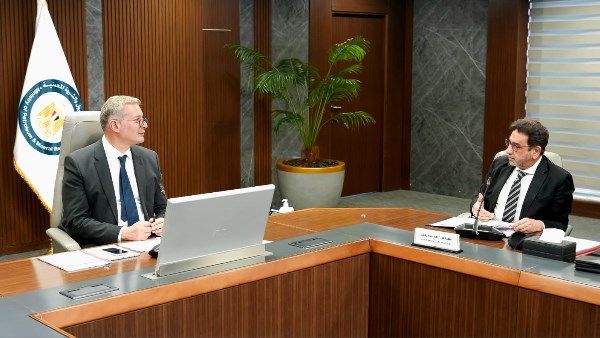 اجتماع وزير البترول مع قيادات شركة خدمات البترول البحرية 