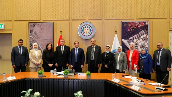 وزير المالية خلال التكريم