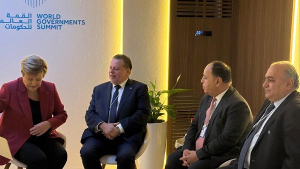 خلال الاجتماع